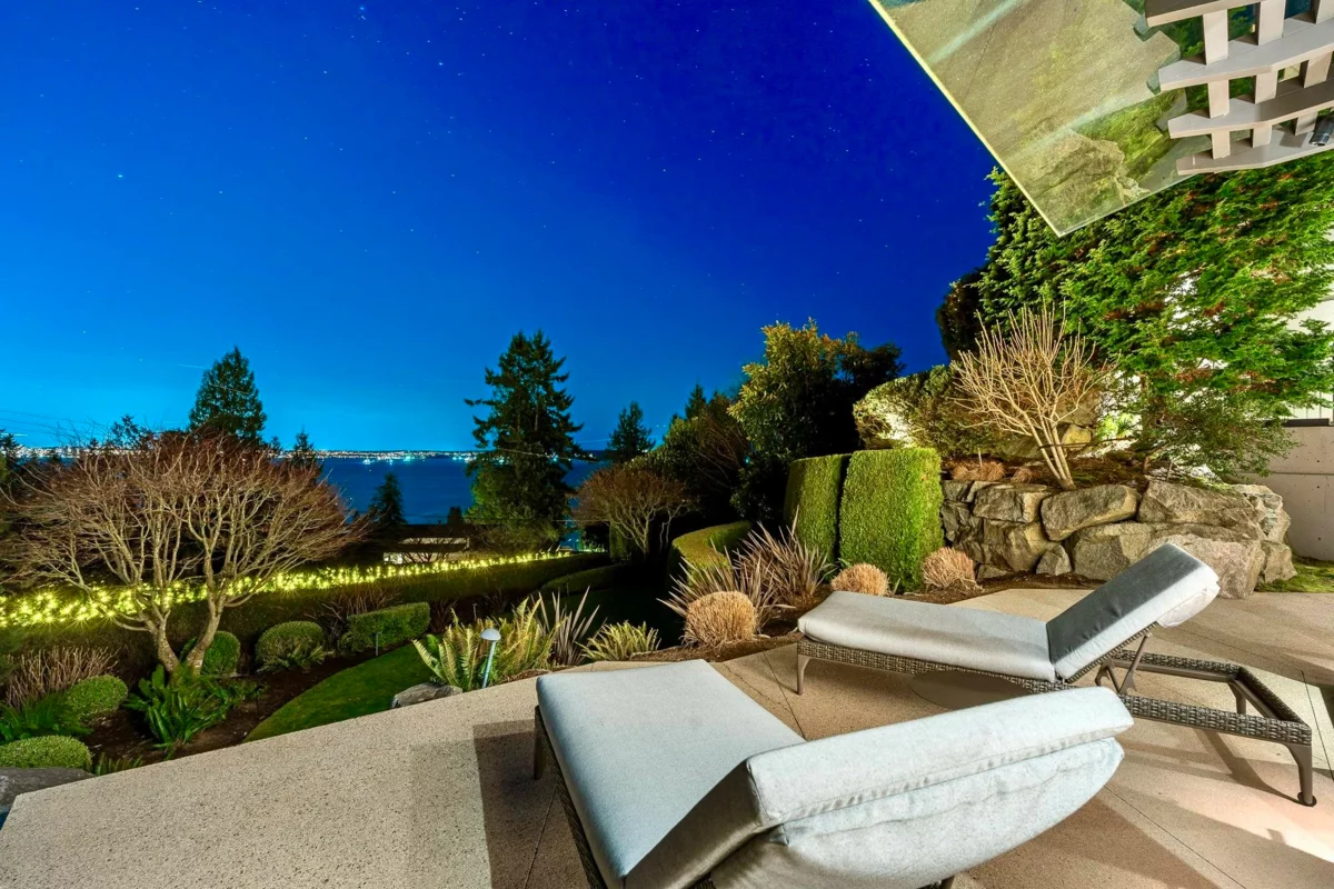 Garden / Landscaping Photo of 3370 Craigend Road, West Vancouver, BC