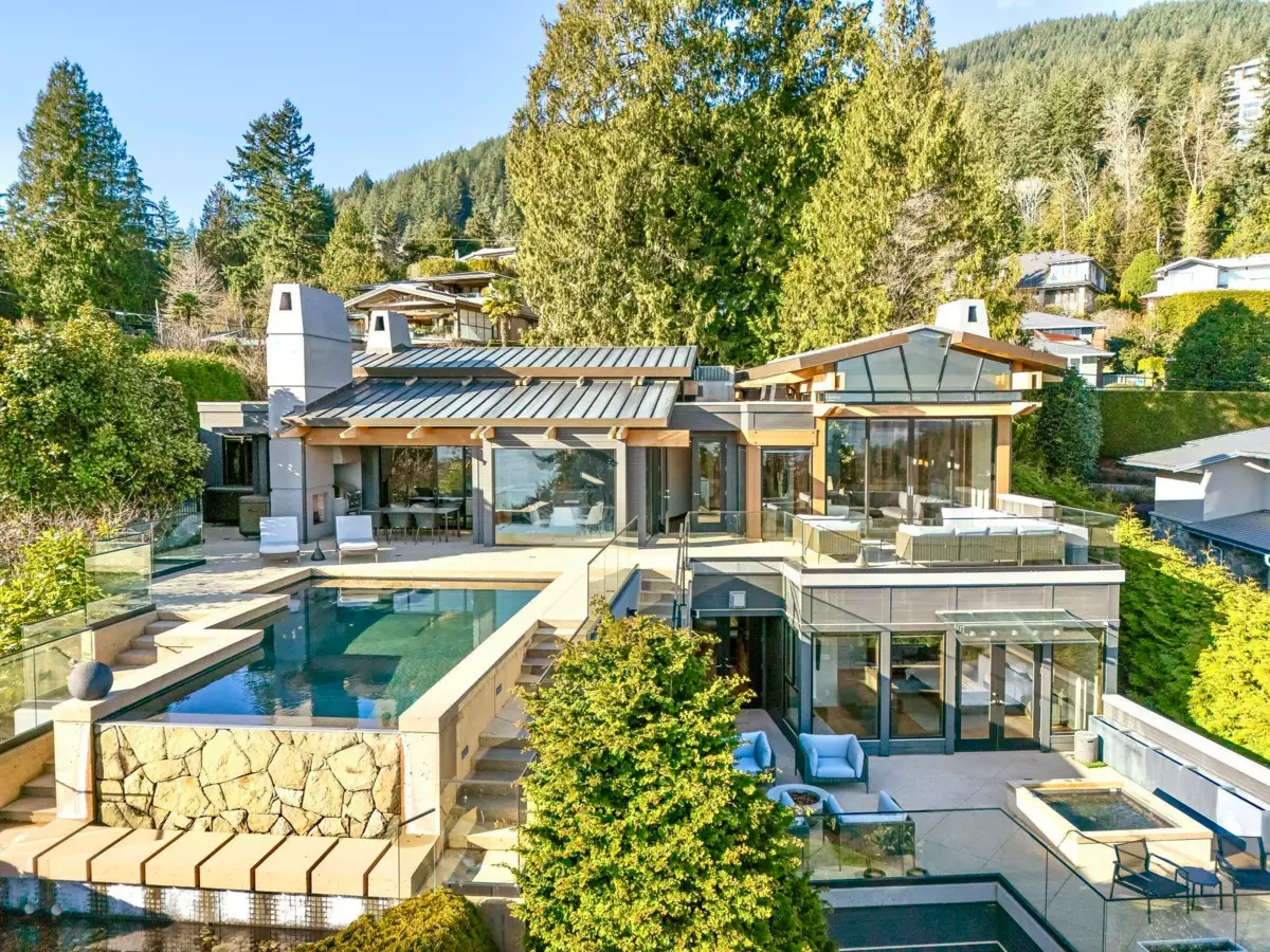 Hot Tub / Spa Photo of 3370 Craigend Road, West Vancouver, BC