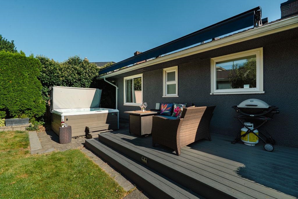 Entry Foyer Photo of 816 Ladner Street, New Westminster, BC