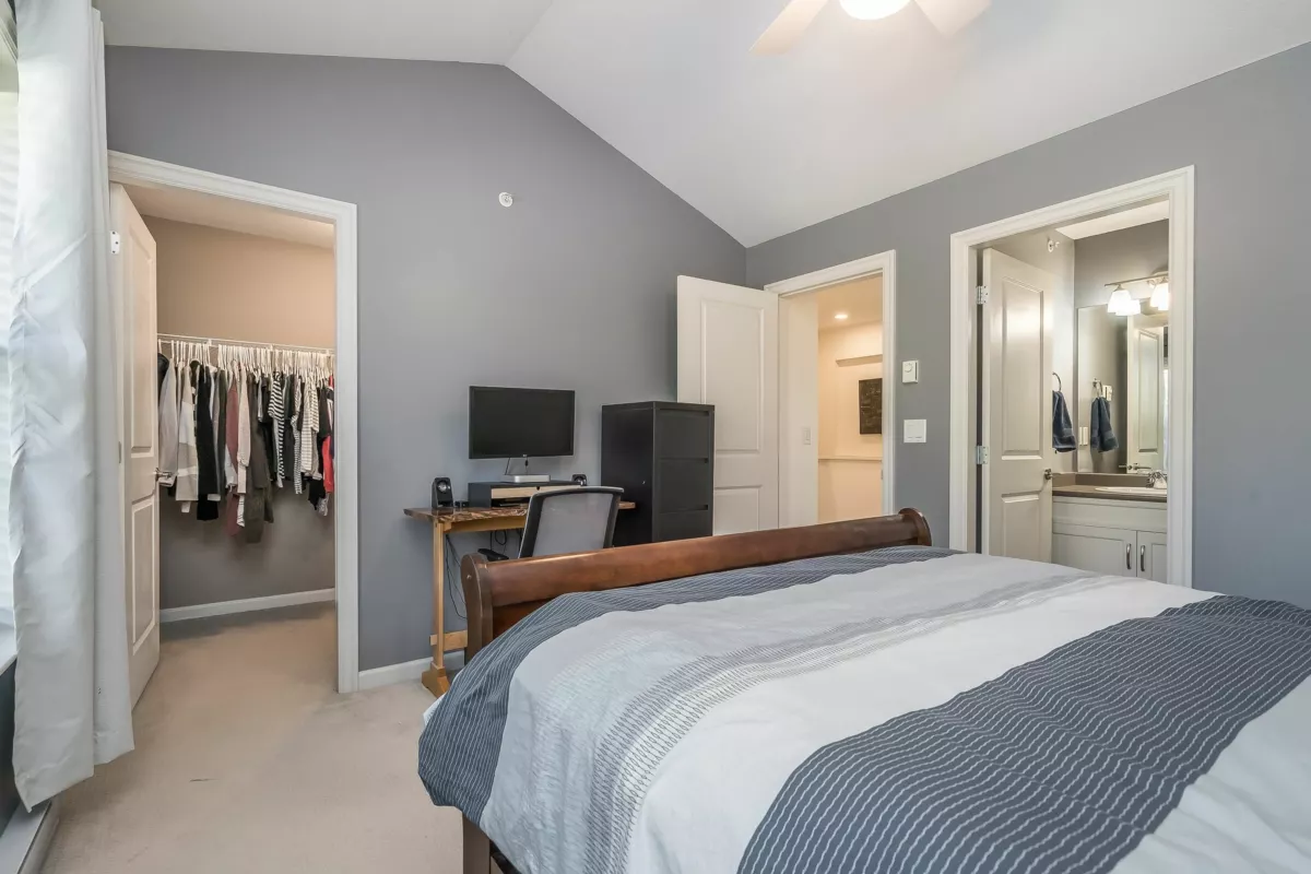 Entry Foyer Photo of 20854 72 Avenue, Langley, BC