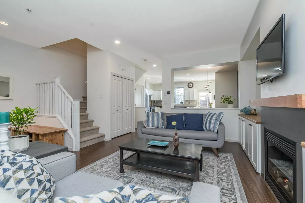 Kitchen Island Photo of 20854 72 Avenue, Langley, BC