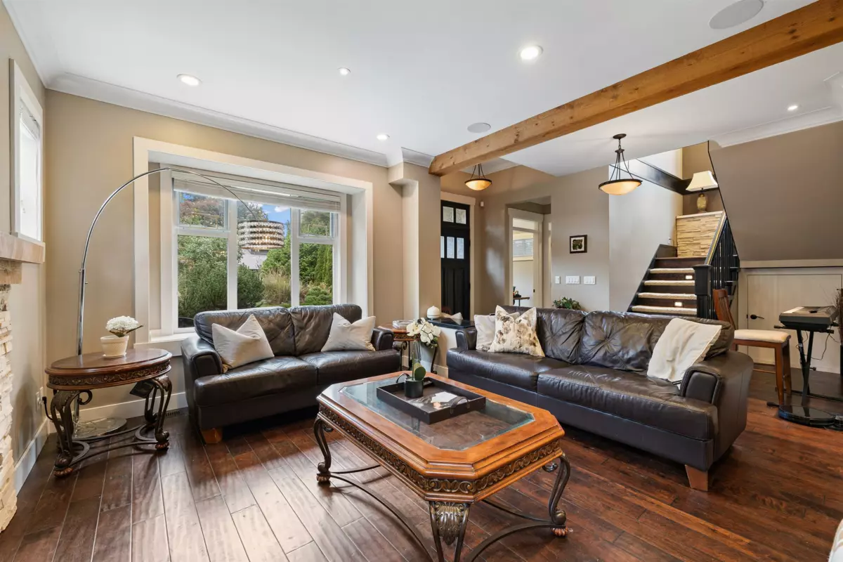 Kitchen Island Photo of 3648 Elgin Road, Surrey, BC