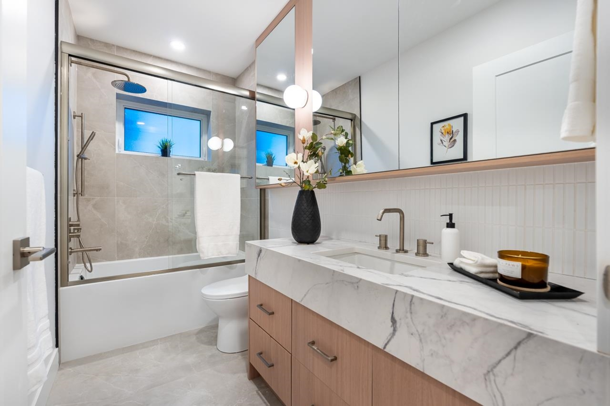 Dining Area Photo of 1 5355 Inverness Street, Vancouver, BC