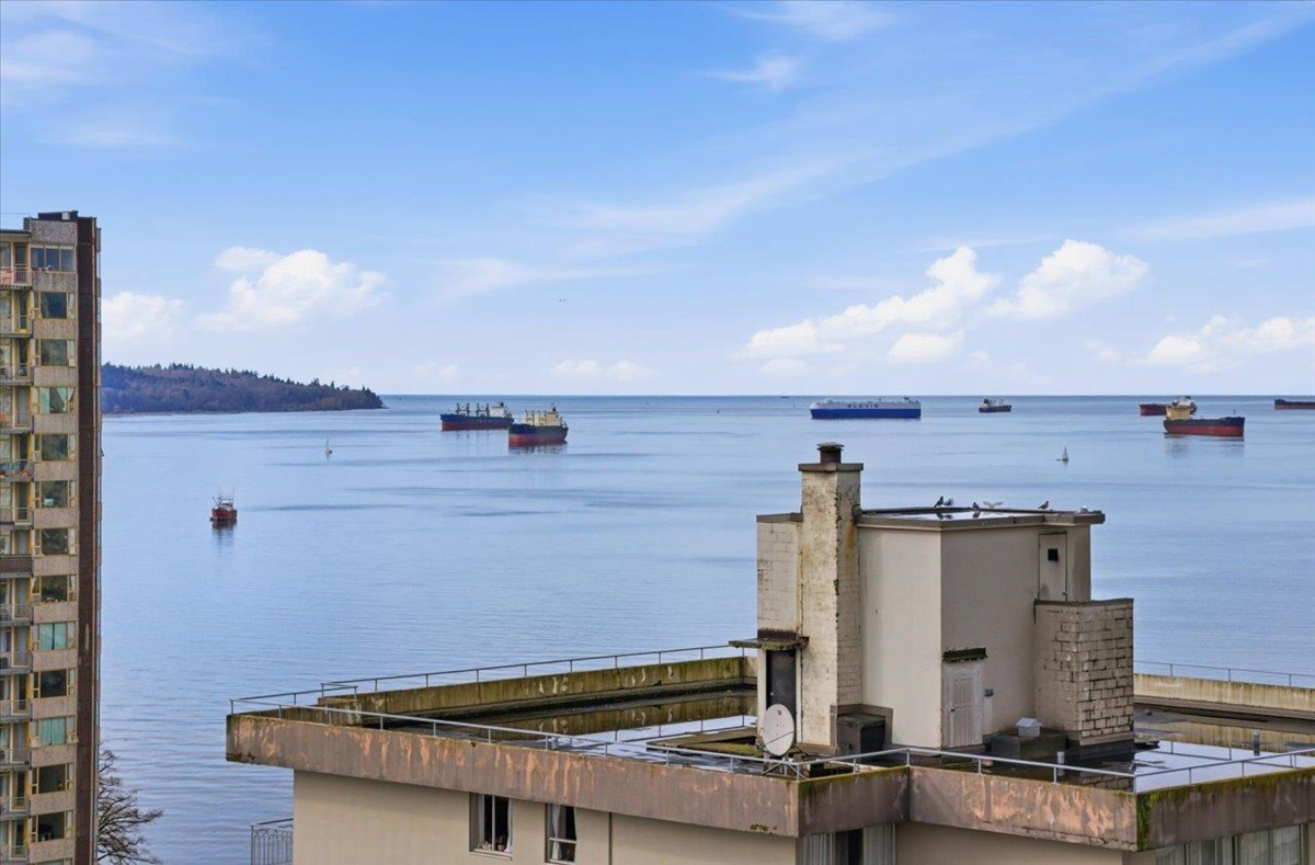 Family Room Photo of 1608 1251 Cardero Street, Vancouver, BC