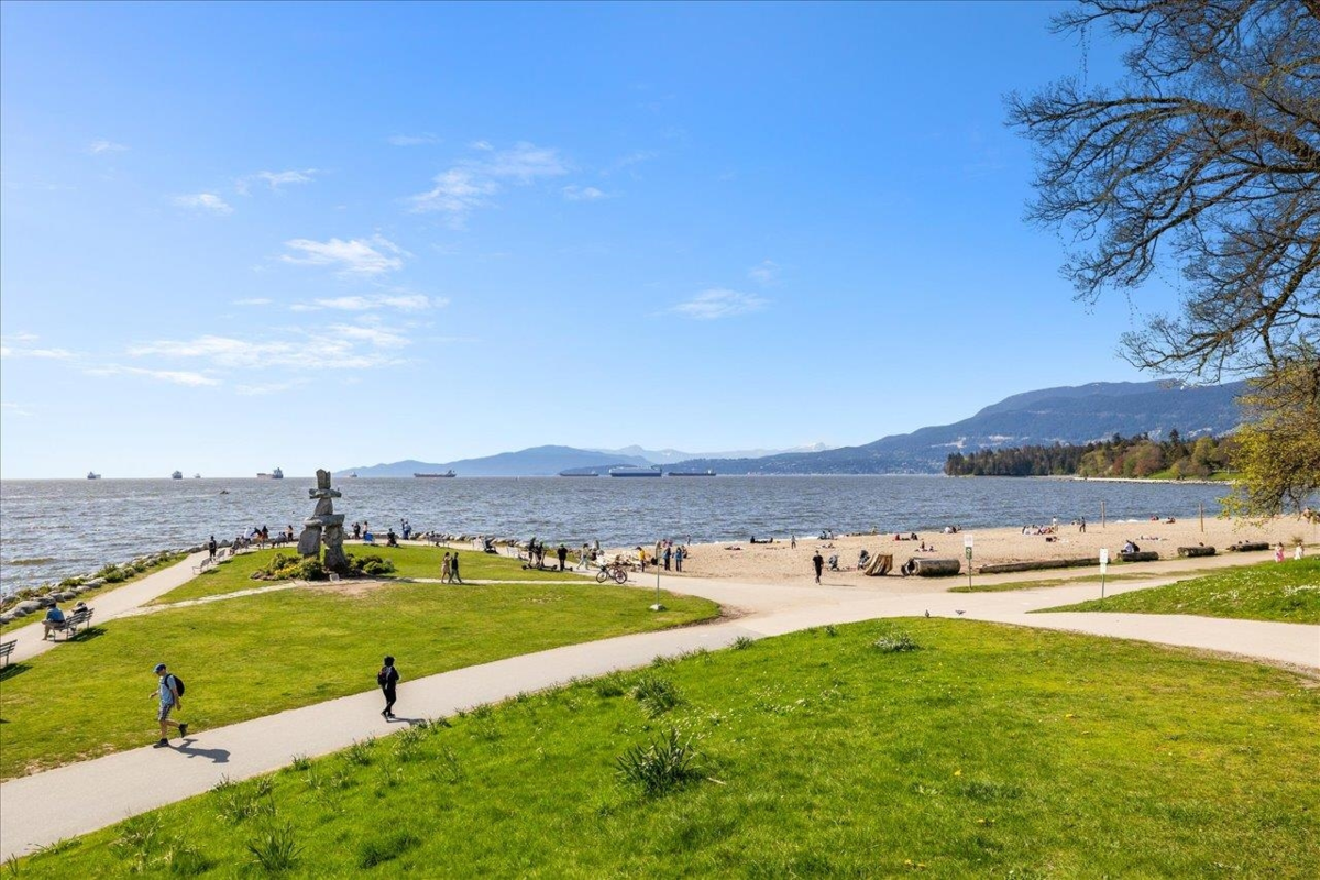 Front Yard Photo of 1608 1251 Cardero Street, Vancouver, BC