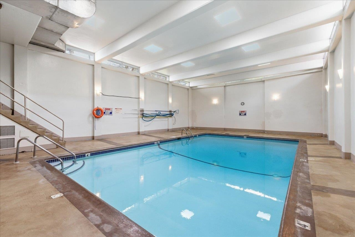 Hallway Photo of 1608 1251 Cardero Street, Vancouver, BC