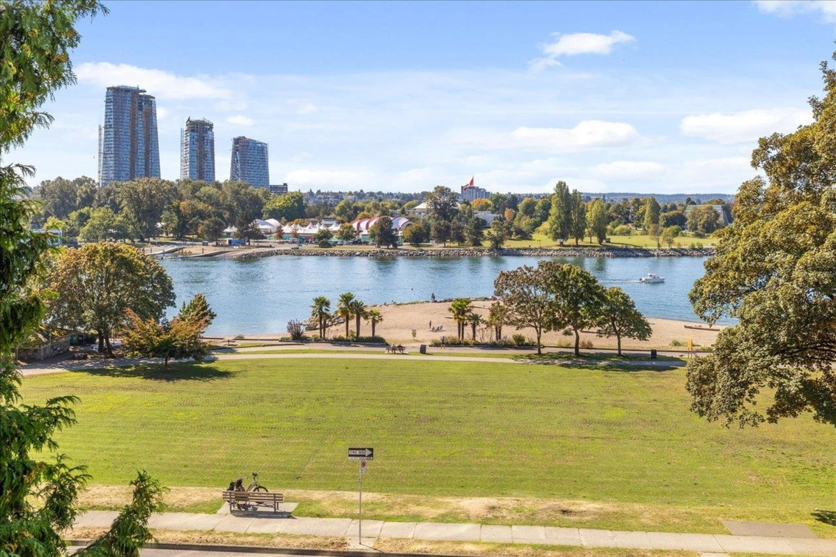 Hot Tub / Spa Photo of 1608 1251 Cardero Street, Vancouver, BC