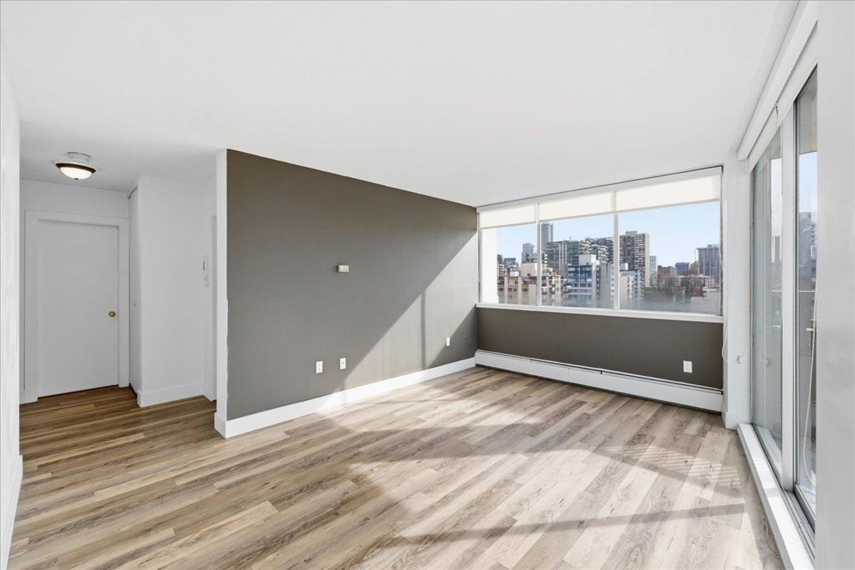 Kitchen Island Photo of 1608 1251 Cardero Street, Vancouver, BC