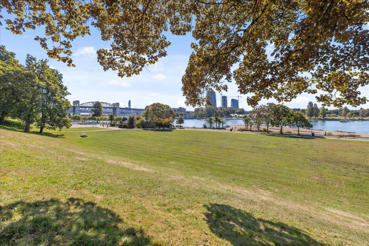 Outdoor Kitchen Photo of 1608 1251 Cardero Street, Vancouver, BC