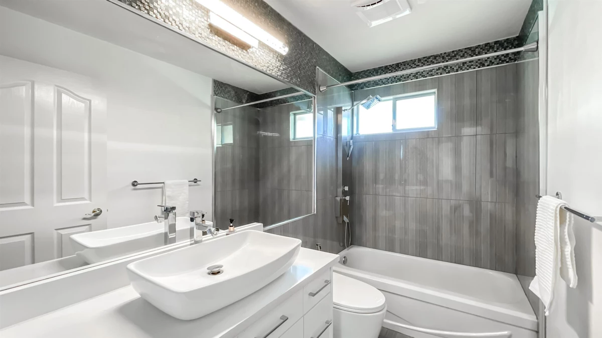 Bedroom 2 Photo of 1476 Lansdowne Drive, Coquitlam, BC