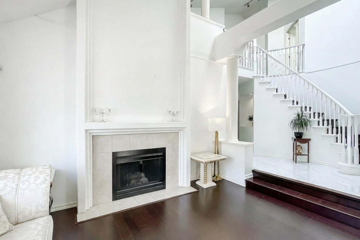 Breakfast Nook Photo of 1476 Lansdowne Drive, Coquitlam, BC