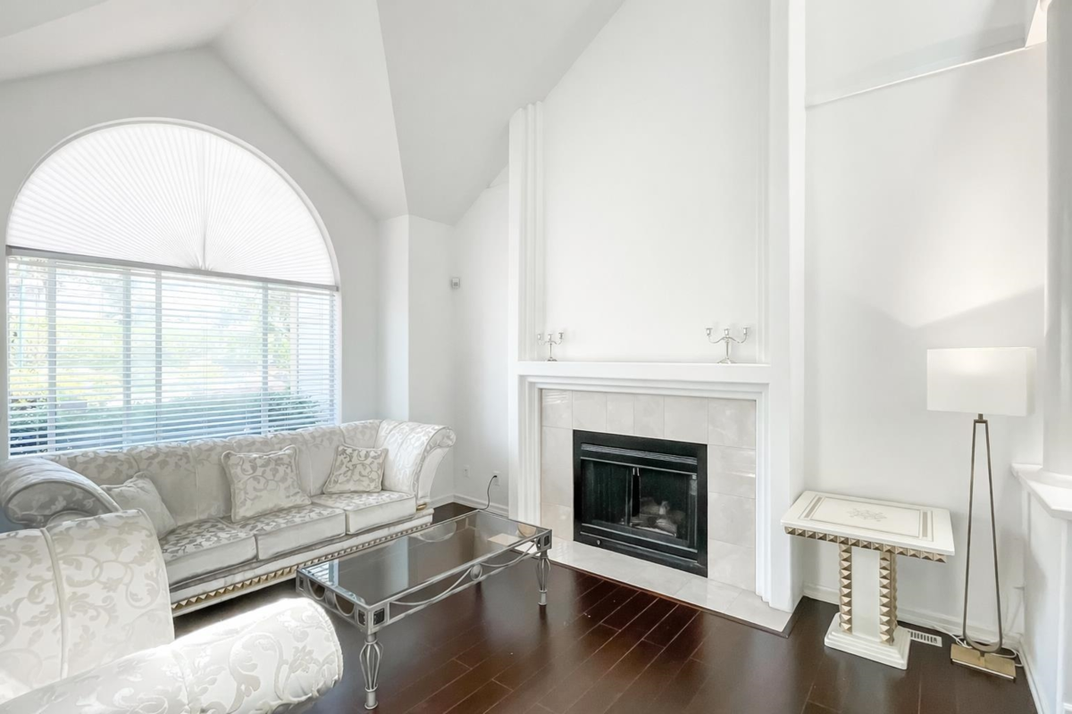 Kitchen Island Photo of 1476 Lansdowne Drive, Coquitlam, BC