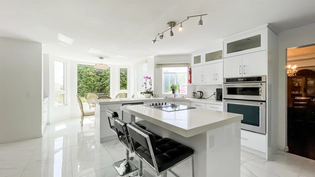 Living Room Photo of 1476 Lansdowne Drive, Coquitlam, BC