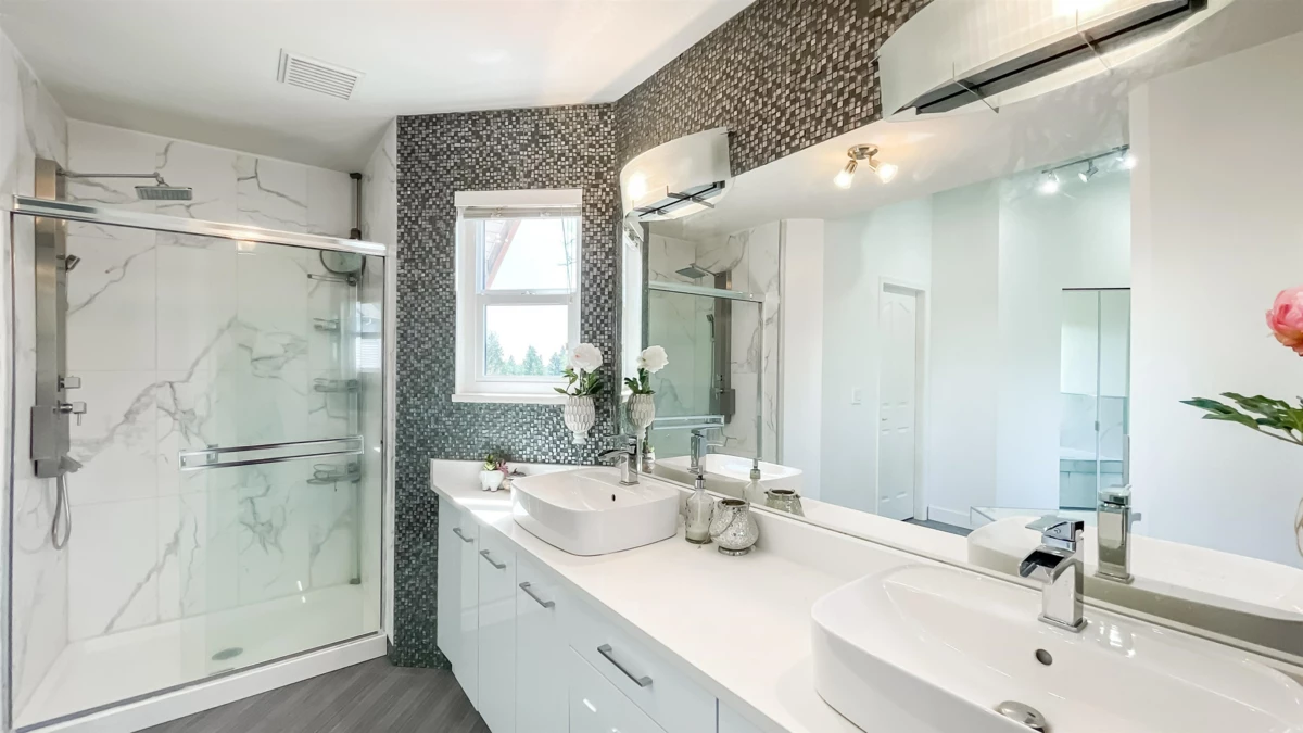 Primary Bathroom Photo of 1476 Lansdowne Drive, Coquitlam, BC