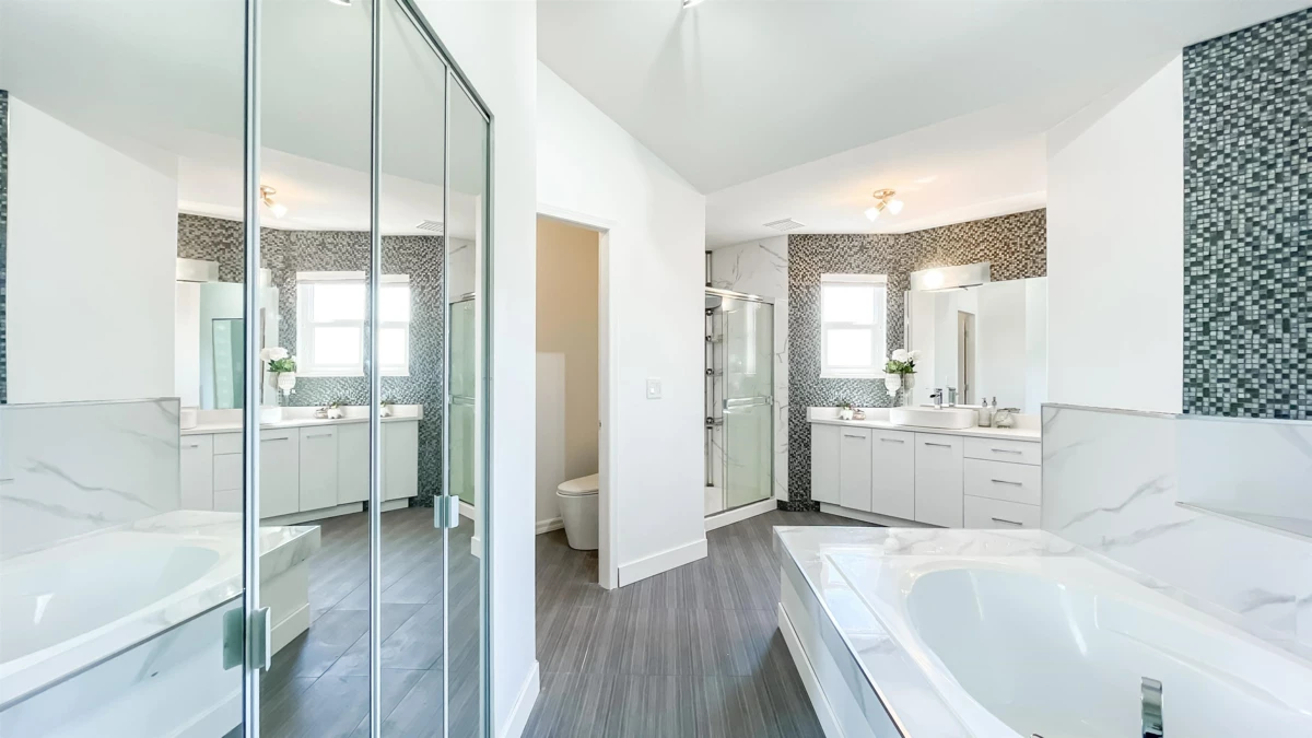 Walk-In Closet Photo of 1476 Lansdowne Drive, Coquitlam, BC