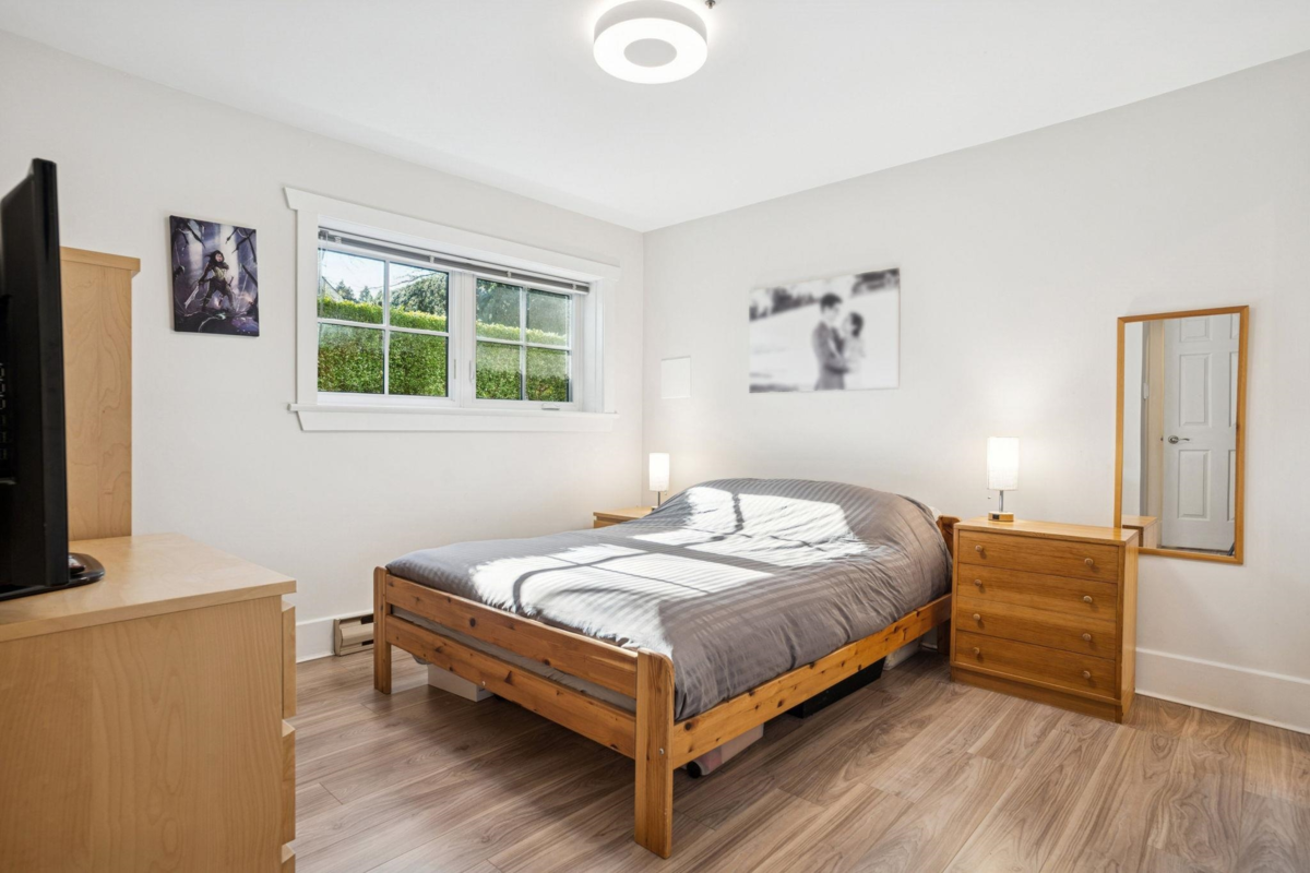 Bedroom 4 Photo of 327 W 15th Avenue, Vancouver, BC