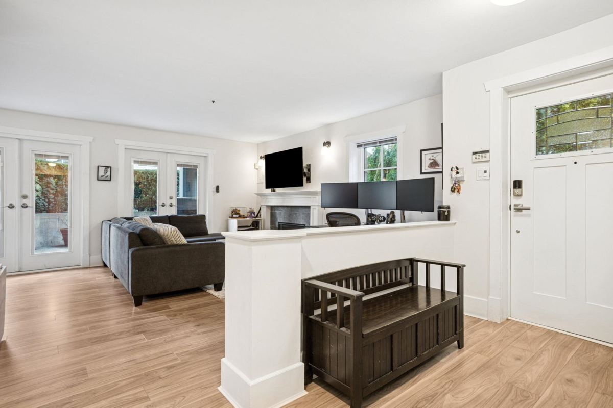 Family Room Photo of 327 W 15th Avenue, Vancouver, BC