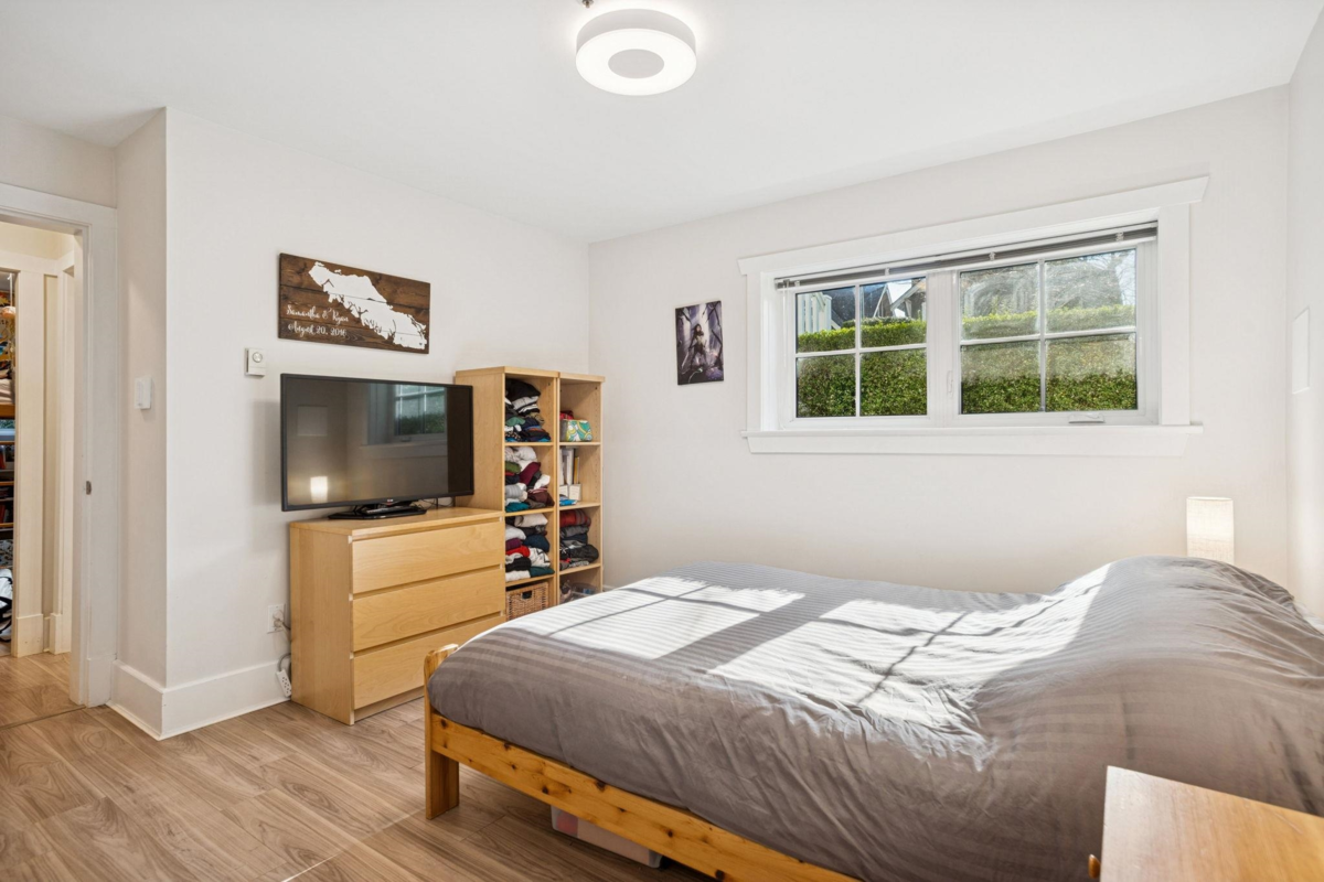 Guest Bathroom Photo of 327 W 15th Avenue, Vancouver, BC