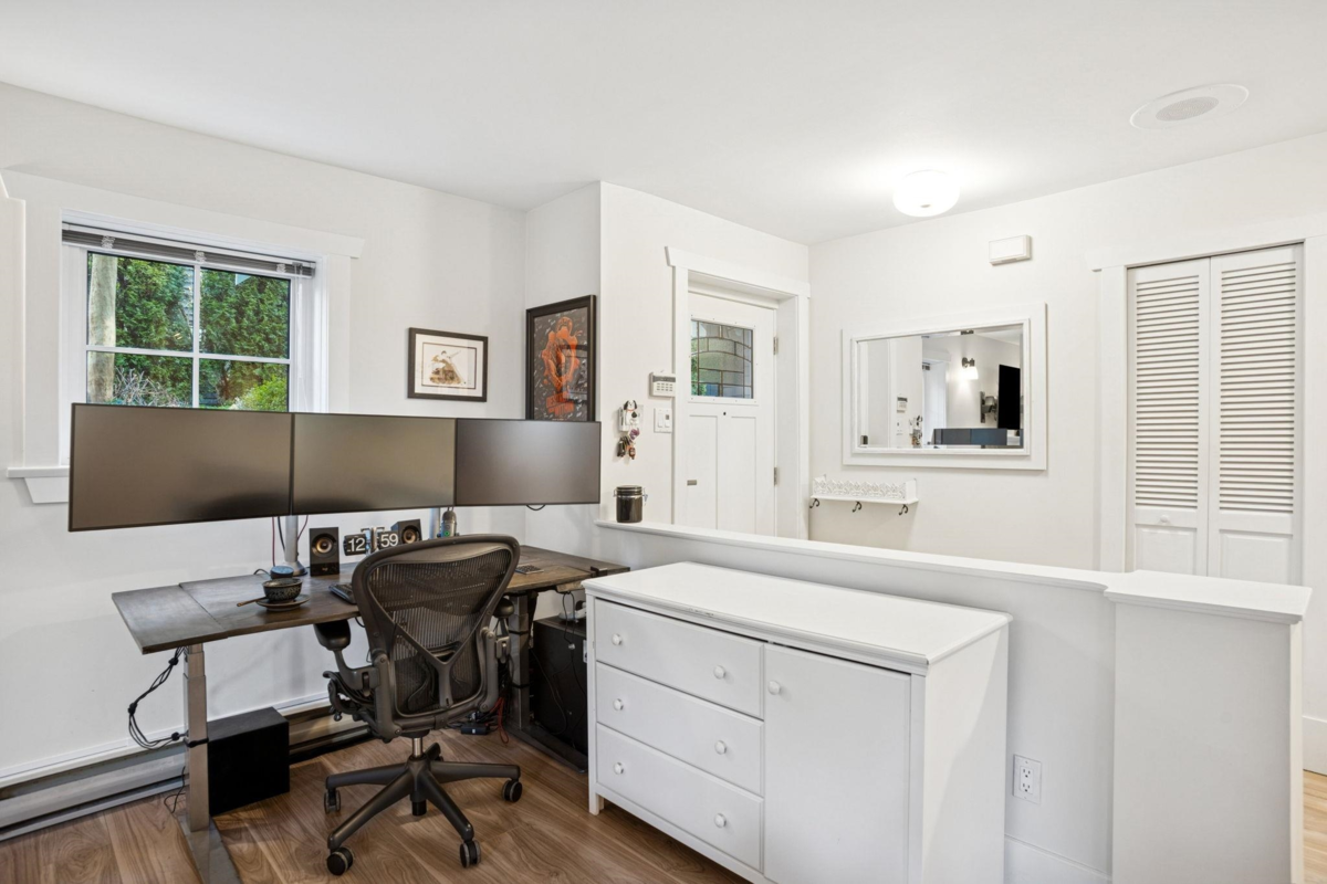 Kitchen Island Photo of 327 W 15th Avenue, Vancouver, BC