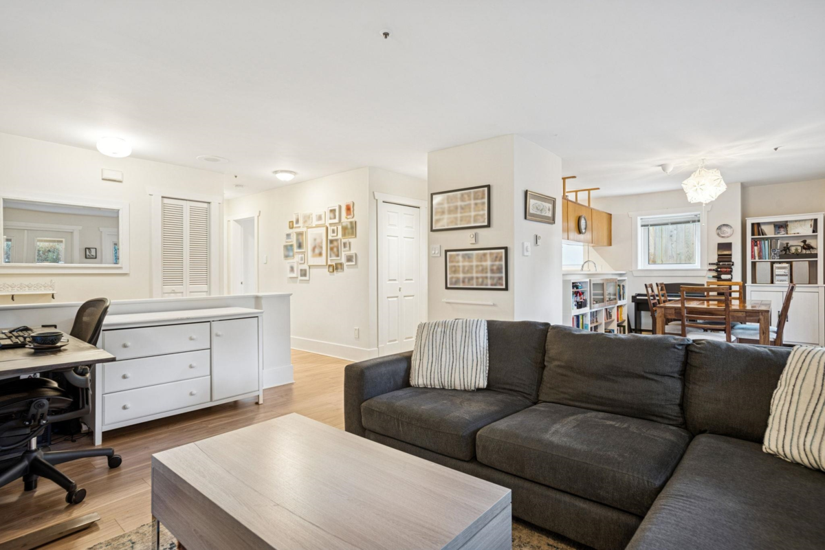 Kitchen Photo of 327 W 15th Avenue, Vancouver, BC