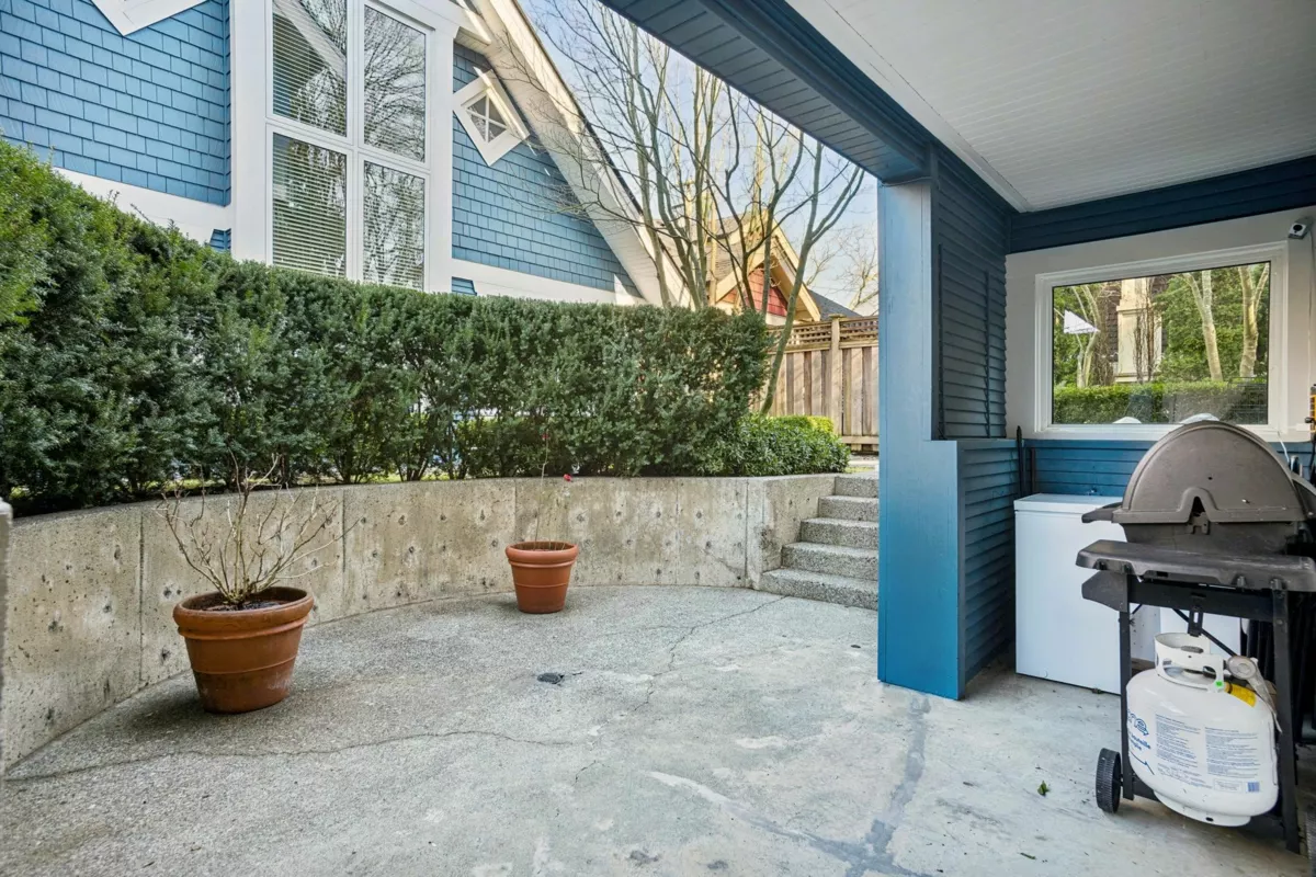 Mudroom Photo of 327 W 15th Avenue, Vancouver, BC