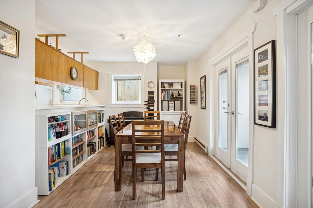 Primary Bathroom Photo of 327 W 15th Avenue, Vancouver, BC