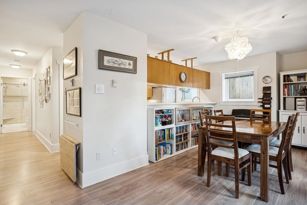 Primary Bedroom Photo of 327 W 15th Avenue, Vancouver, BC