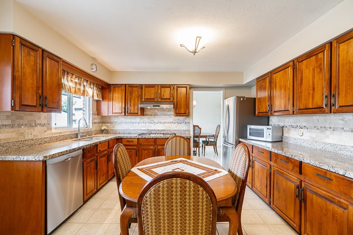 Breakfast Nook Photo of 1817 Edinburgh Street, New Westminster, BC