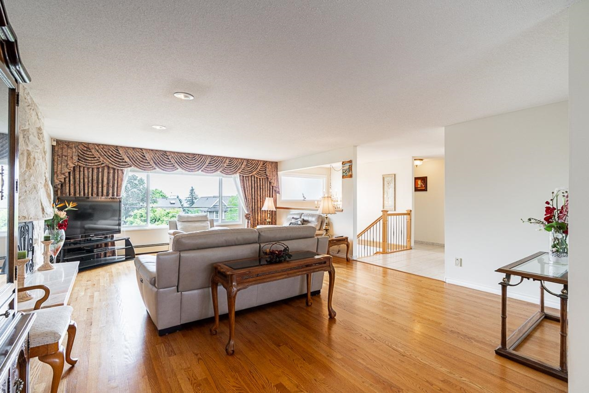 Dining Area Photo of 1817 Edinburgh Street, New Westminster, BC