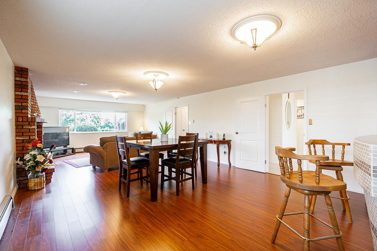 Entry Foyer Photo of 1817 Edinburgh Street, New Westminster, BC