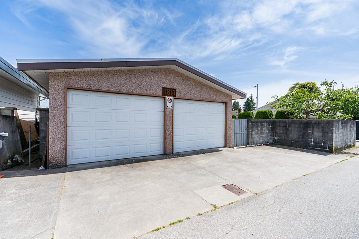 Fitness Center Photo Near 1817 Edinburgh Street, New Westminster, BC