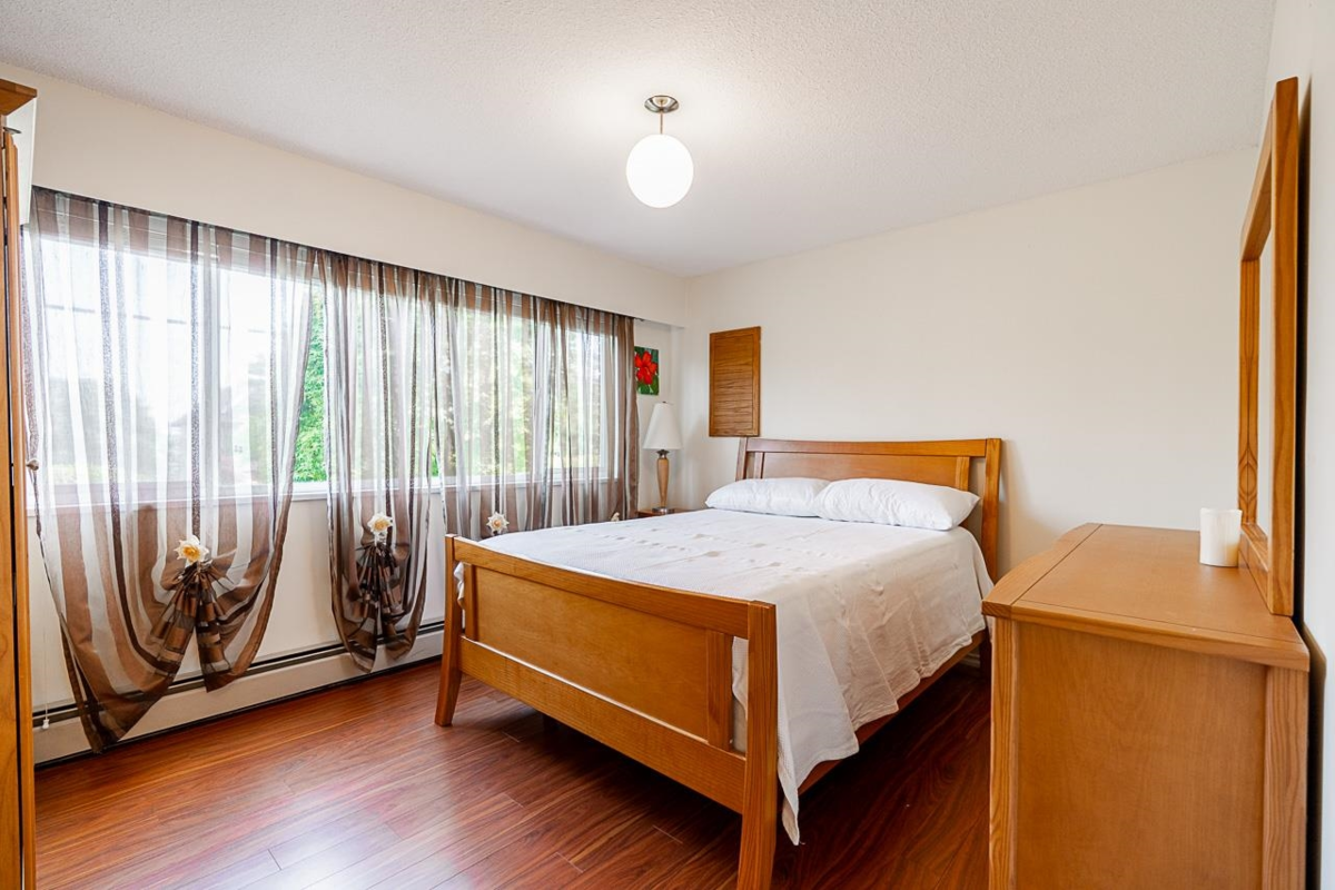 Garage Interior Photo of 1817 Edinburgh Street, New Westminster, BC