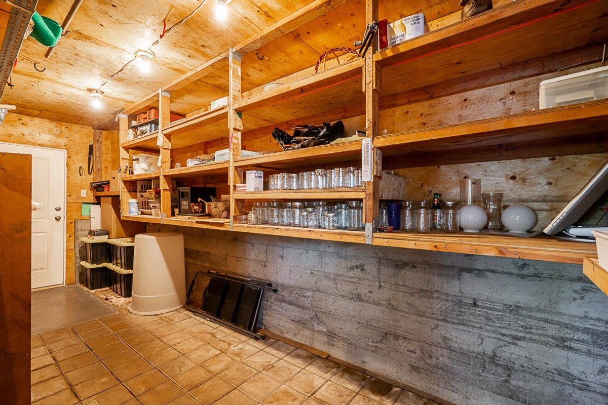 Hallway Photo of 1817 Edinburgh Street, New Westminster, BC