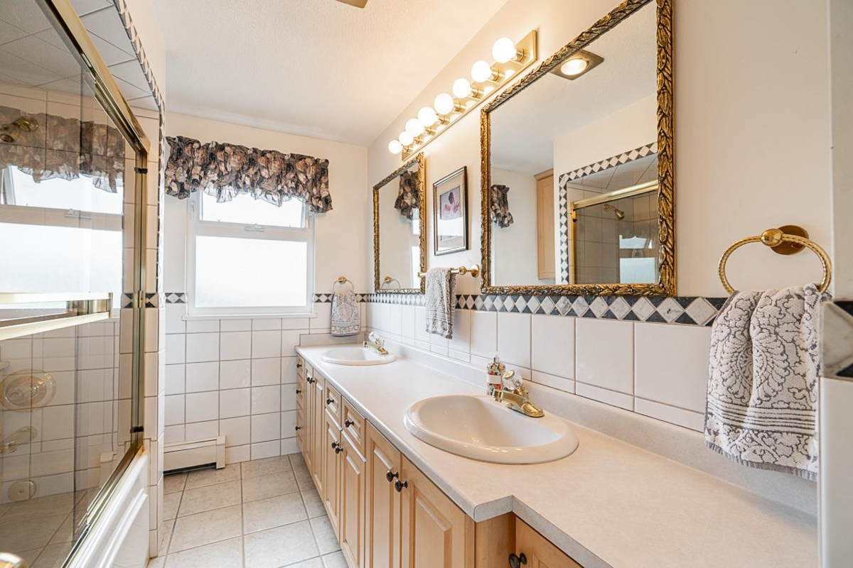 Office / Den Photo of 1817 Edinburgh Street, New Westminster, BC