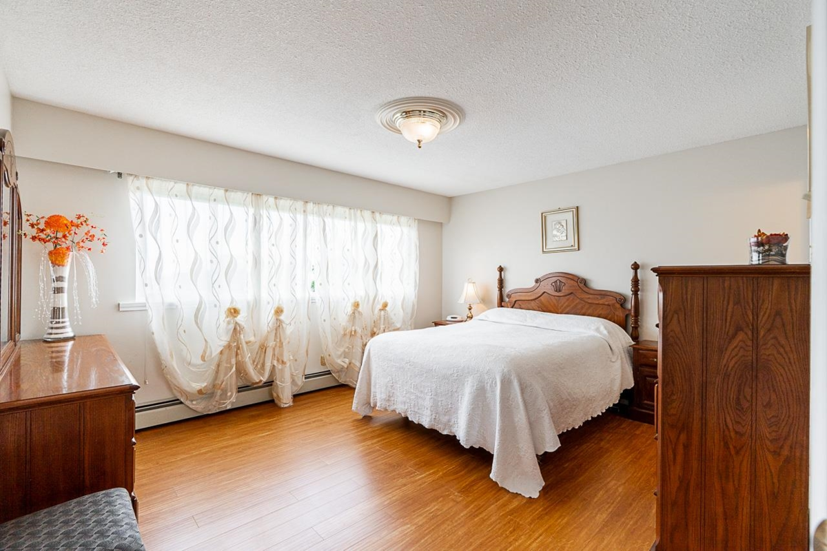 Primary Bathroom Photo of 1817 Edinburgh Street, New Westminster, BC