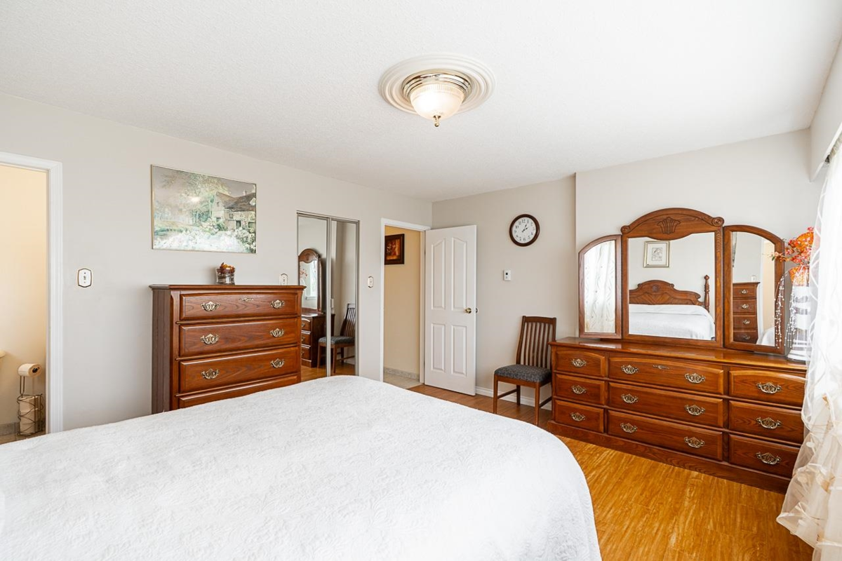 Walk-In Closet Photo of 1817 Edinburgh Street, New Westminster, BC