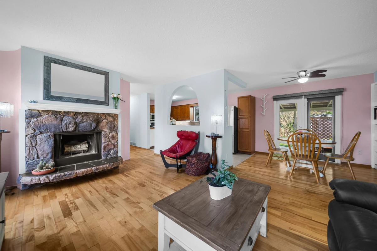 Kitchen Island Photo of 8317 Blueberry Drive, Mission, BC