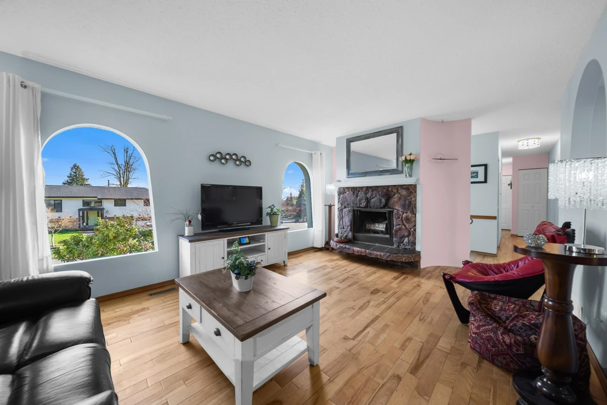 Kitchen Photo of 8317 Blueberry Drive, Mission, BC