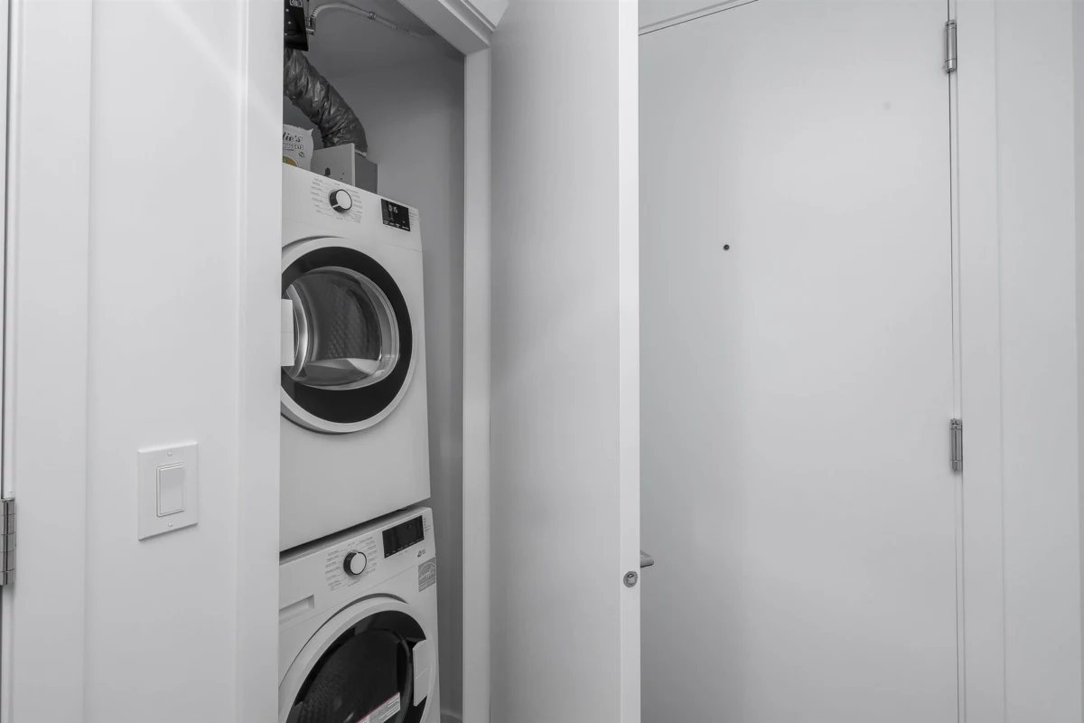 Basement Recreation Room Photo of 908 1588 Johnston Road, White Rock, BC