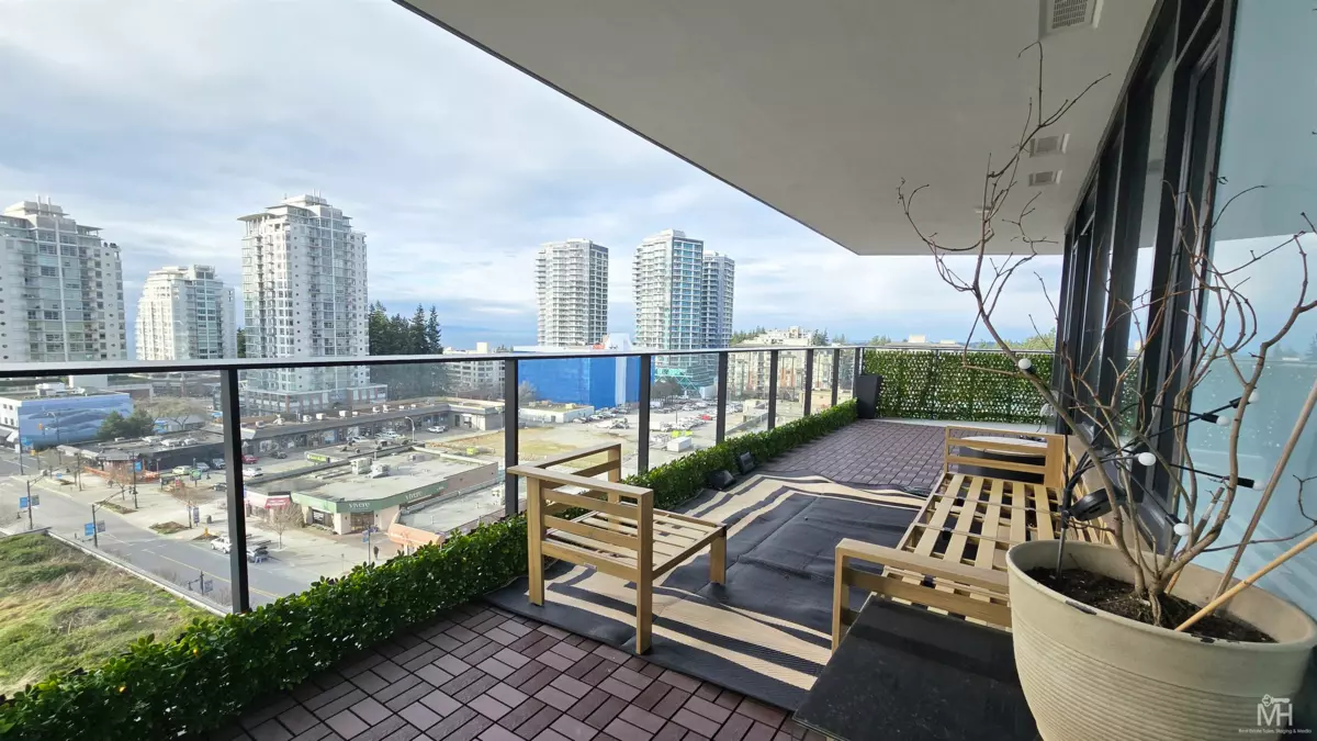 Dining Area Photo of 908 1588 Johnston Road, White Rock, BC