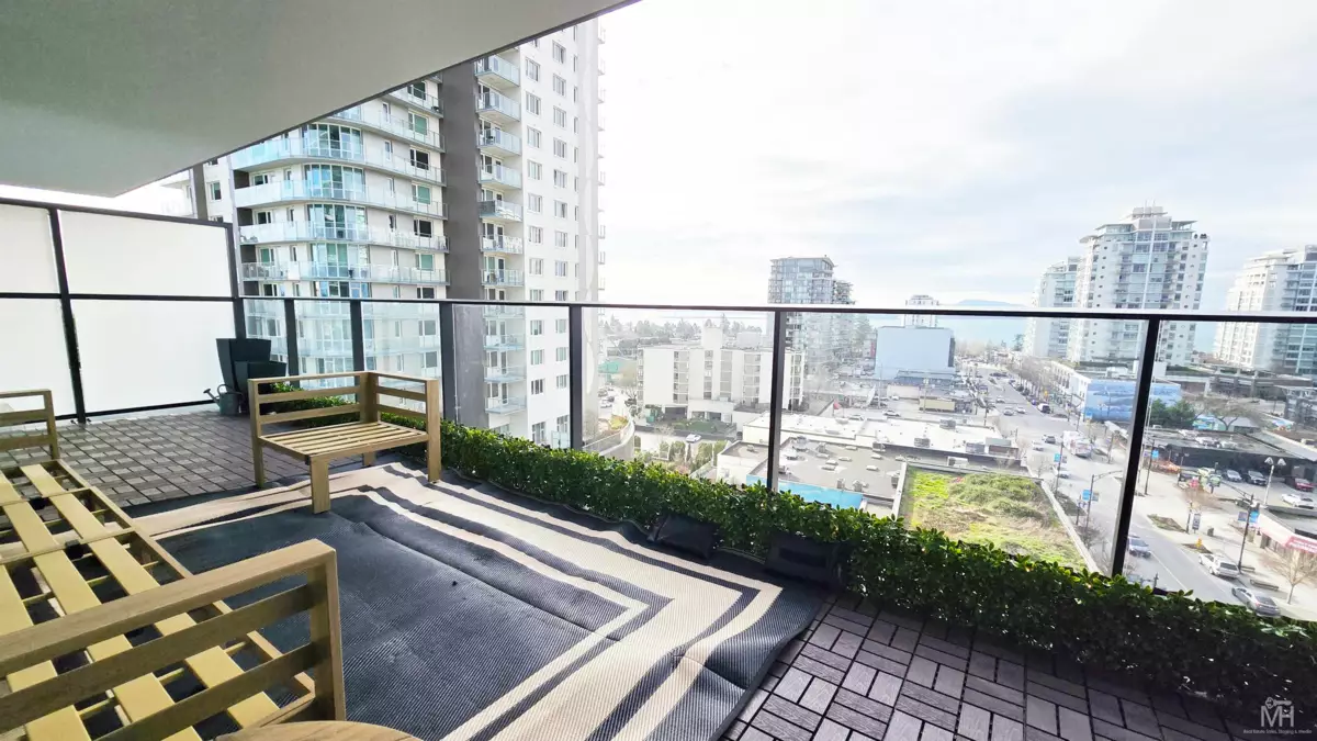 Family Room Photo of 908 1588 Johnston Road, White Rock, BC