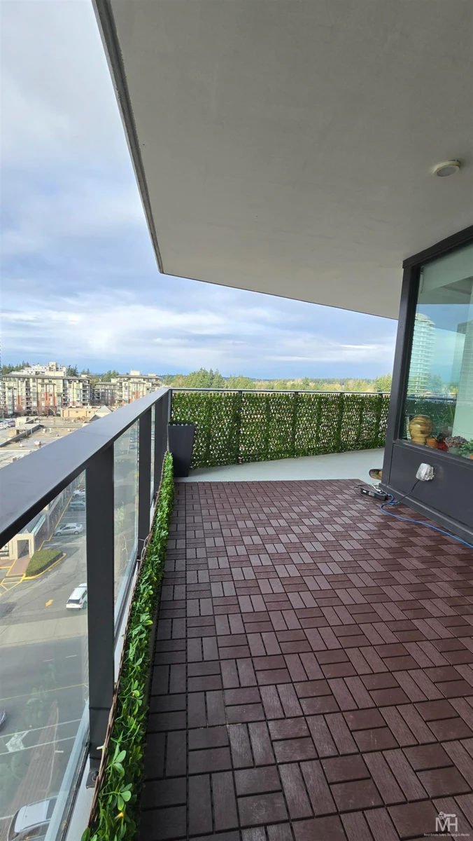 Living Room Photo of 908 1588 Johnston Road, White Rock, BC