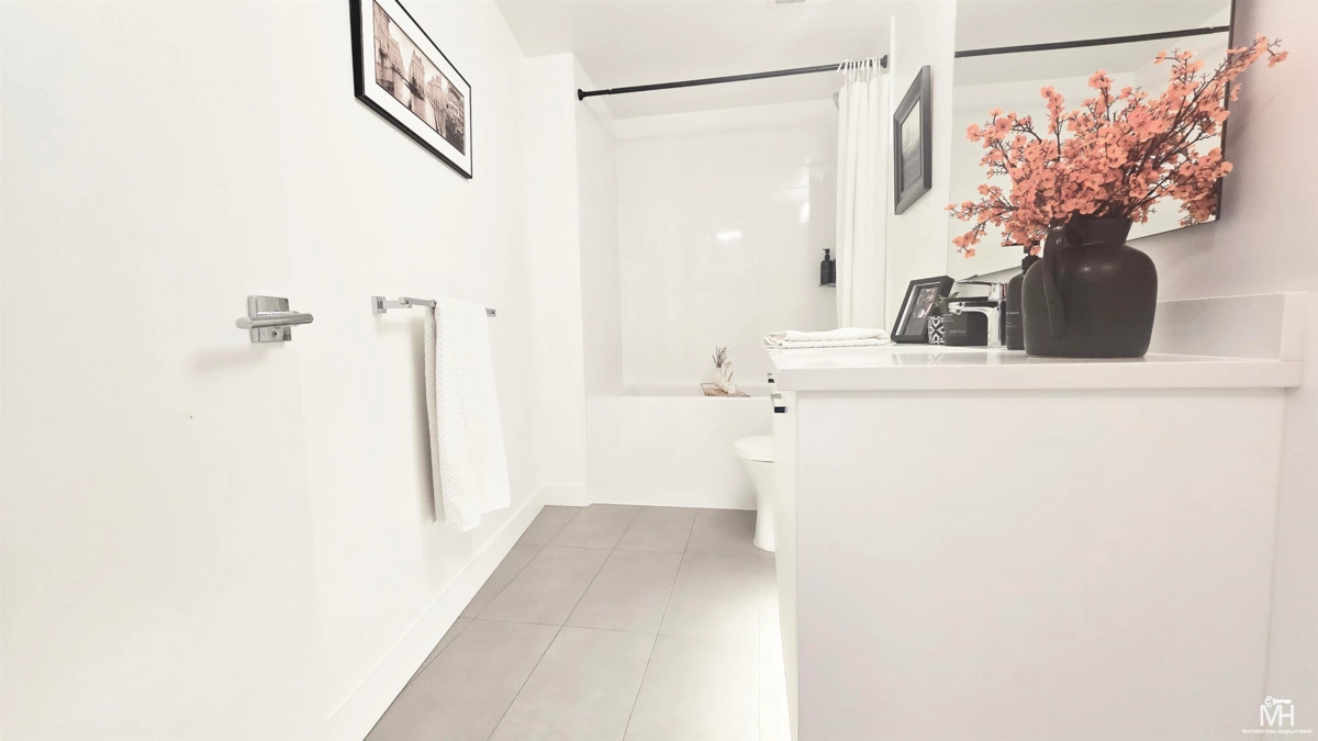 Powder Room Photo of 908 1588 Johnston Road, White Rock, BC