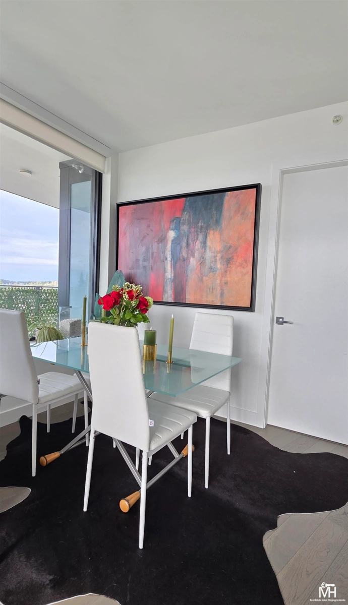 Walk-In Closet Photo of 908 1588 Johnston Road, White Rock, BC