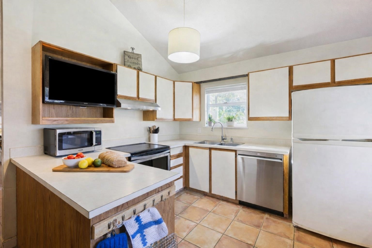 Bedroom 2 Photo of 875 Porteau Place, North Vancouver, BC