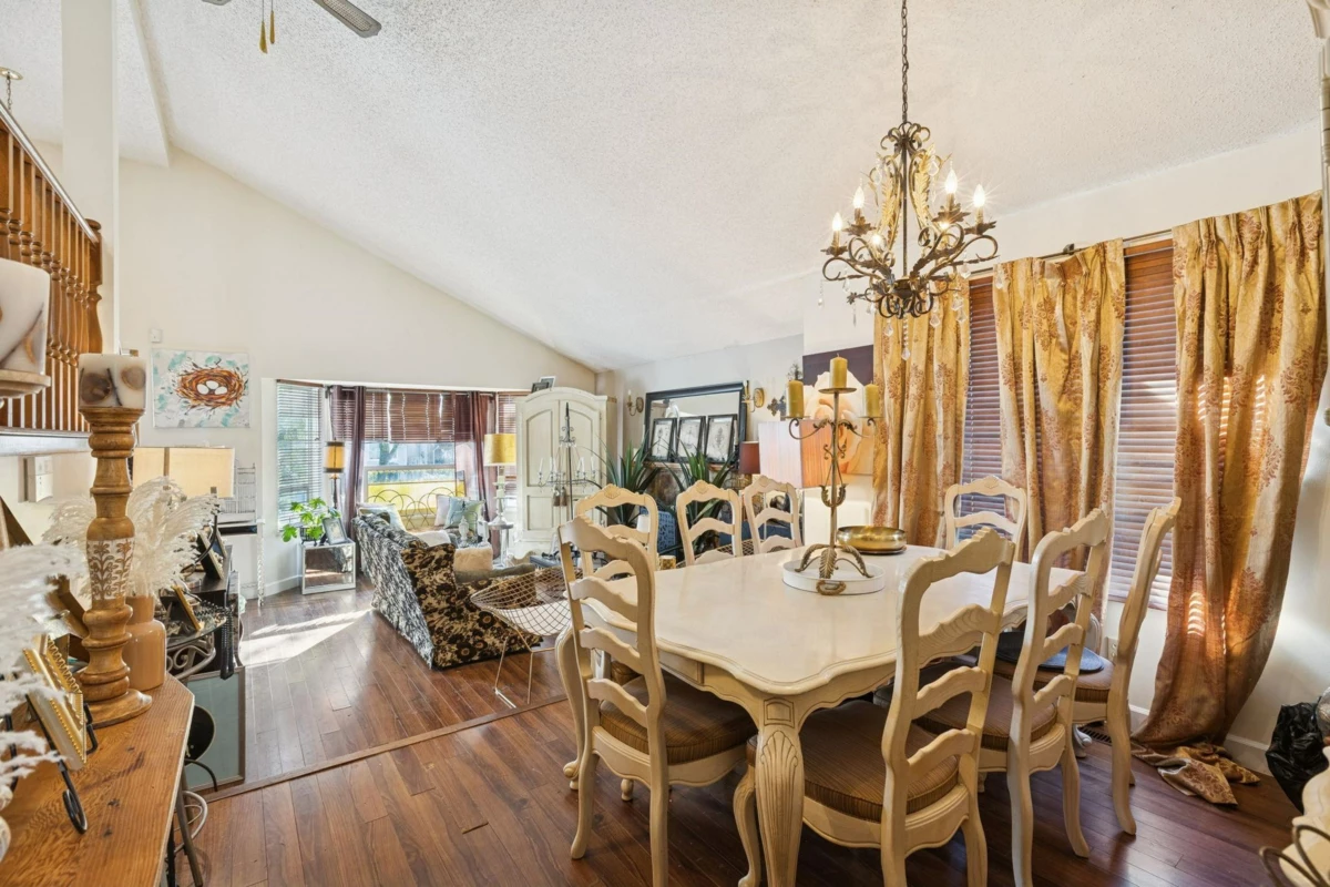 Breakfast Nook Photo of 875 Porteau Place, North Vancouver, BC