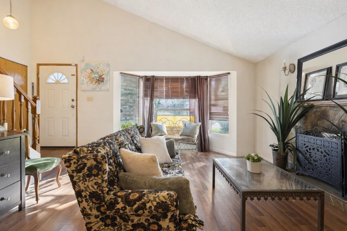 Family Room Photo of 875 Porteau Place, North Vancouver, BC