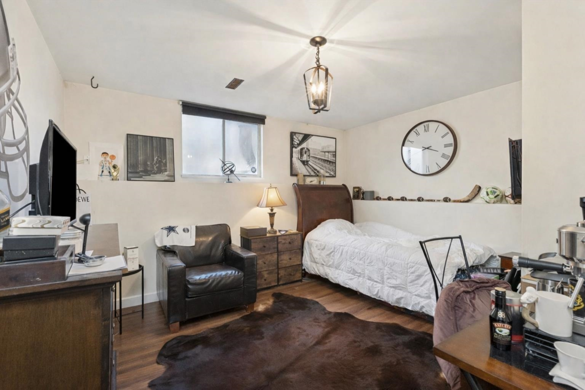 Laundry Room Photo of 875 Porteau Place, North Vancouver, BC