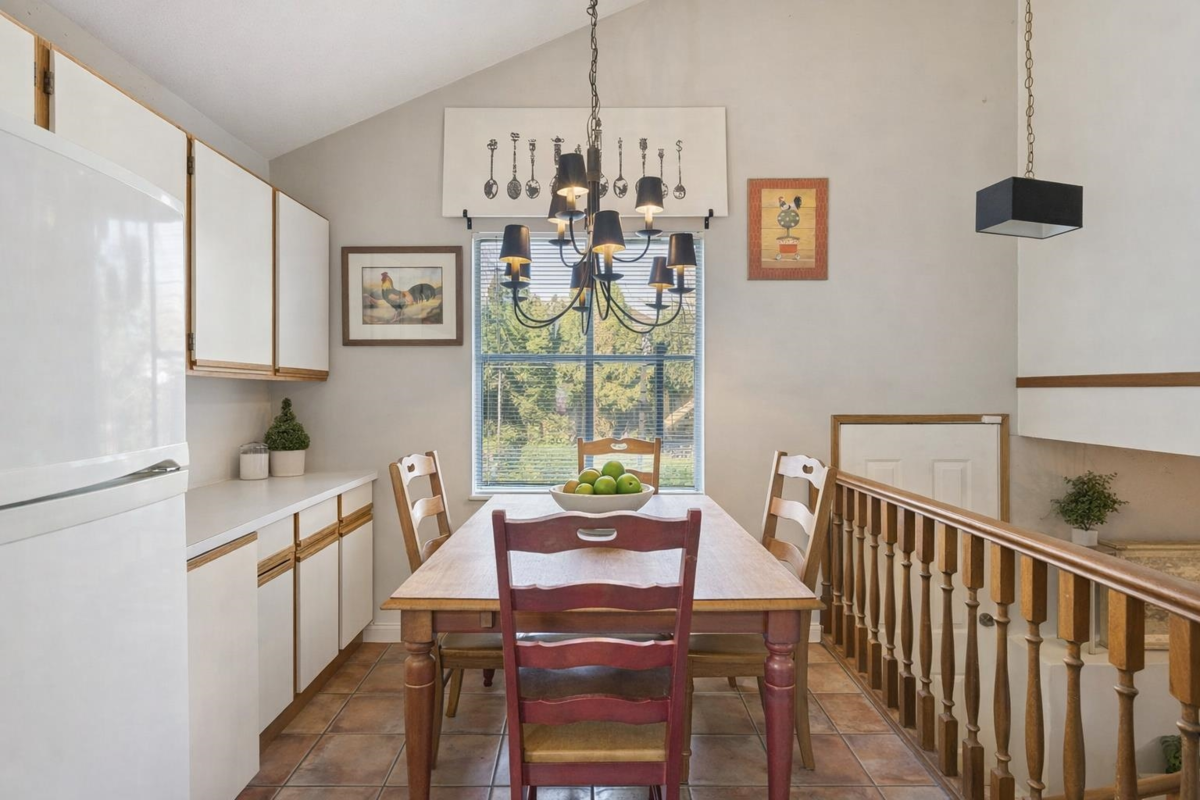 Primary Bathroom Photo of 875 Porteau Place, North Vancouver, BC