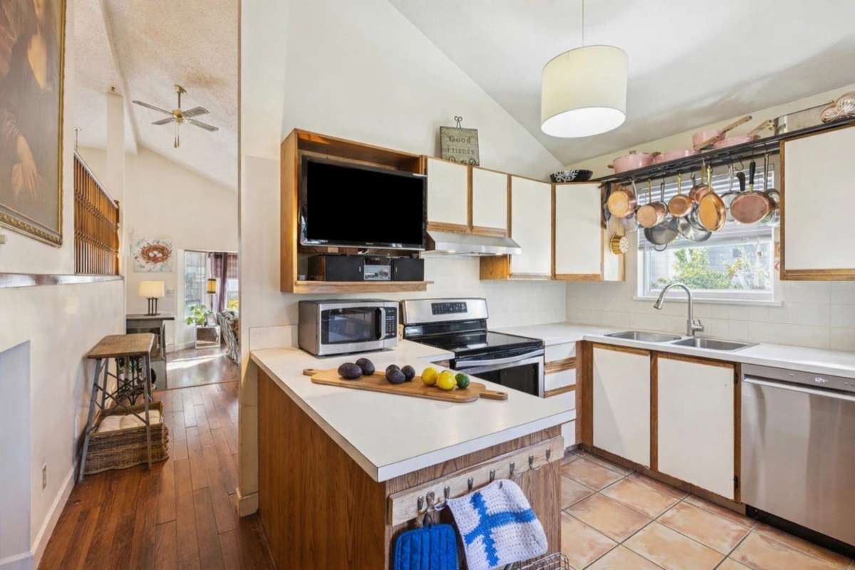 Primary Bedroom Photo of 875 Porteau Place, North Vancouver, BC